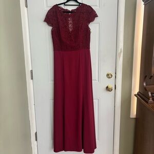 NWT Jenny Packman Burgundy Lace and Chiffon Gown, Size 14